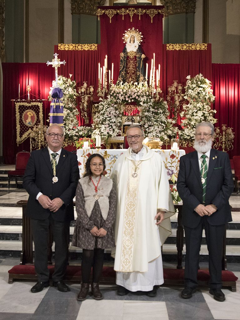Imposición de medallas a los nuevos hermanos de la Agrupación de la Oración en el Huerto.